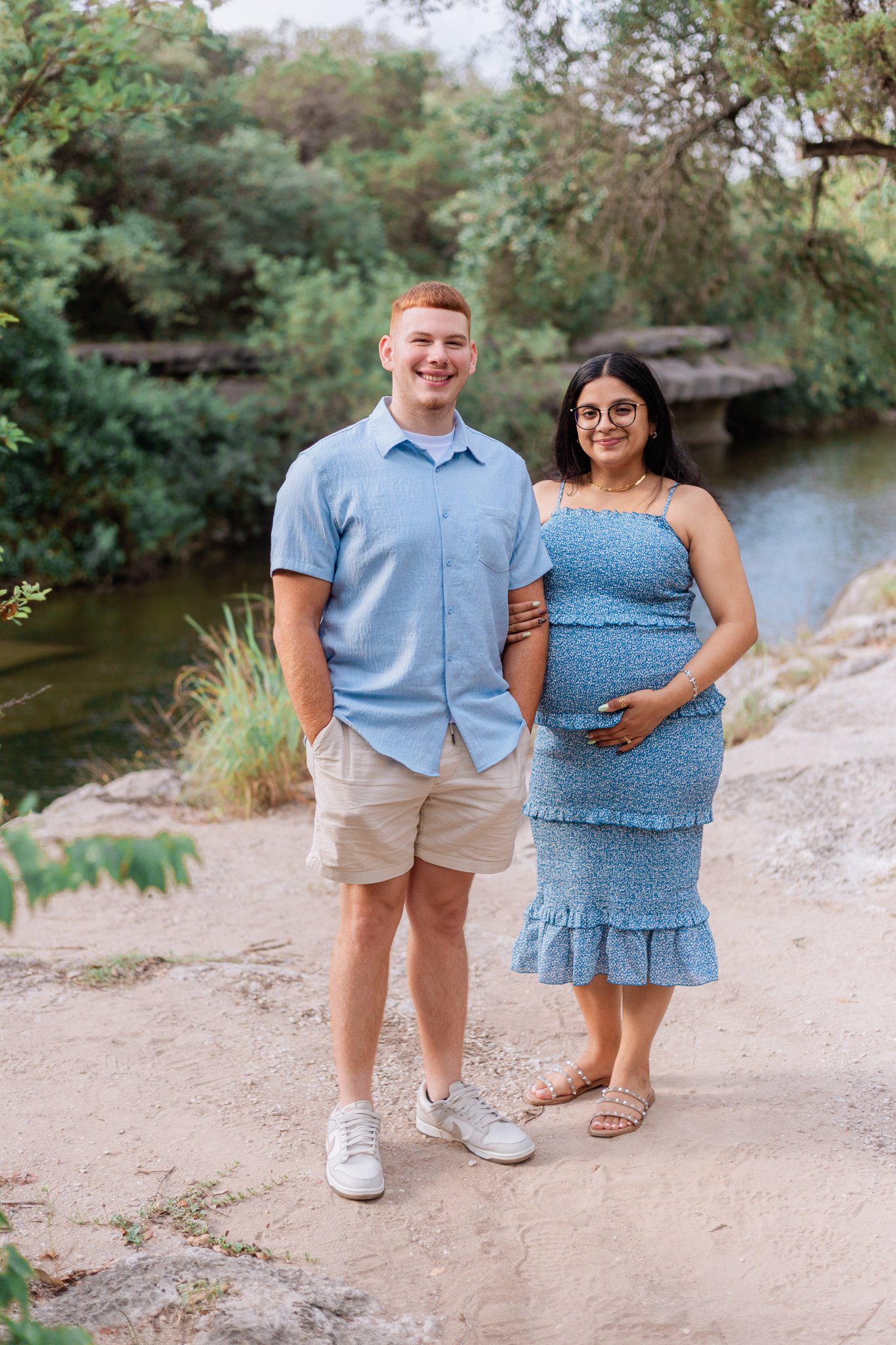 Maternity portait session Couple holding hands and posing for maternity photos