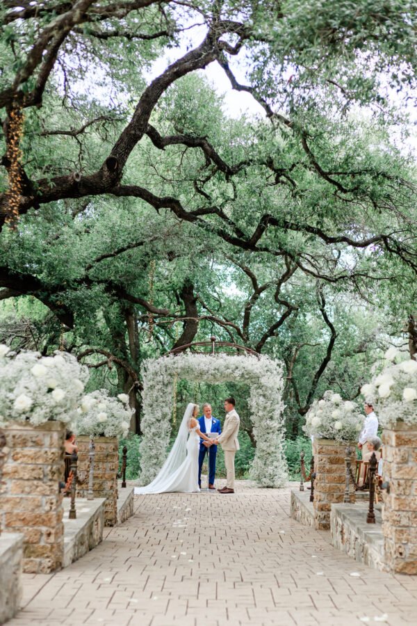Abilene texas photographer captures portrait of wedding ceremony